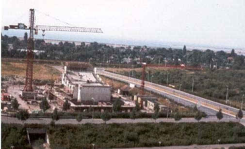 Brøndby Strand Kirke blev bygget i 1982-1984, og taget i brug 1. søndag i advent i 1984