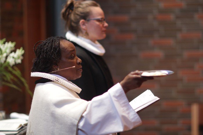 Mercy Anofua Bedu-Addo blev ordineret i Helsigør Domkirke den 26. april 2015