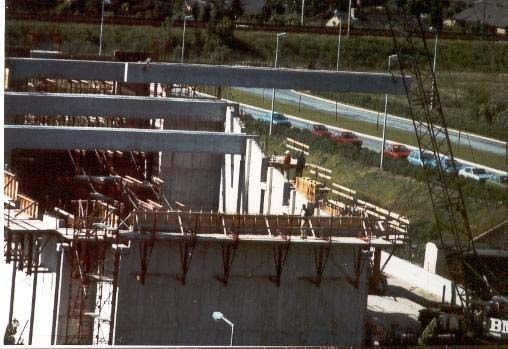 Brøndby Strand Kirke blev bygget i 1982-1984, og taget i brug 1. søndag i advent i 1984